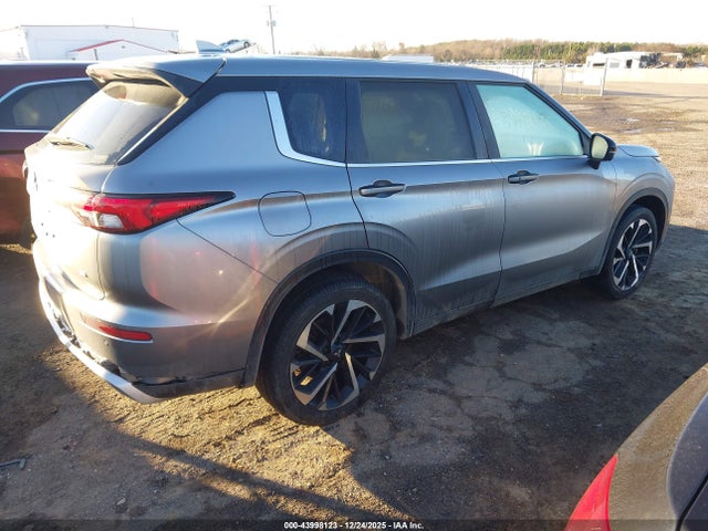 2022 MITSUBISHI OUTLANDER JA4J4UA83NZ037478 Photo 3