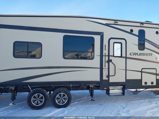 4YDF33521H9320087 Crossroads Cruiser 3351bh 5th Whell Travel Trailer
