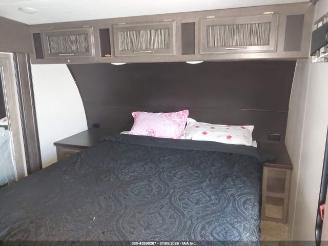 4YDF33521H9320087 Crossroads Cruiser 3351bh 5th Whell Travel Trailer