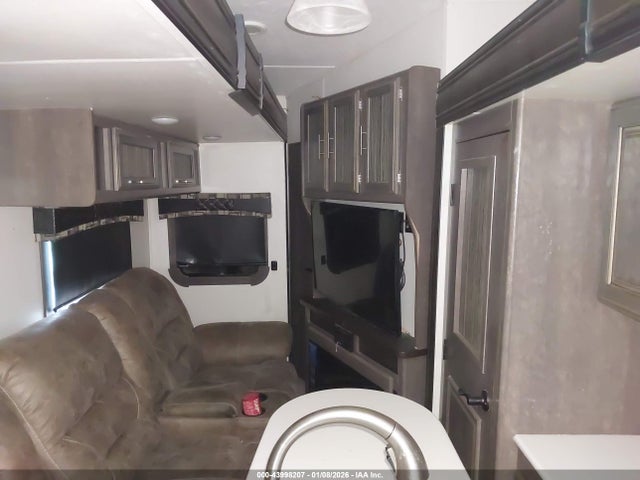 4YDF33521H9320087 Crossroads Cruiser 3351bh 5th Whell Travel Trailer