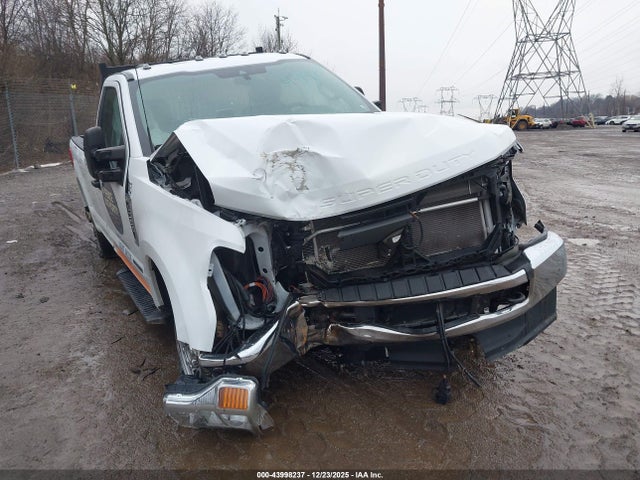1FTRF3BT5NED37515 Ford F-350 Xl