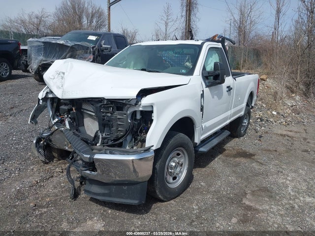 1FTRF3BT5NED37515 Ford F-350 Xl
