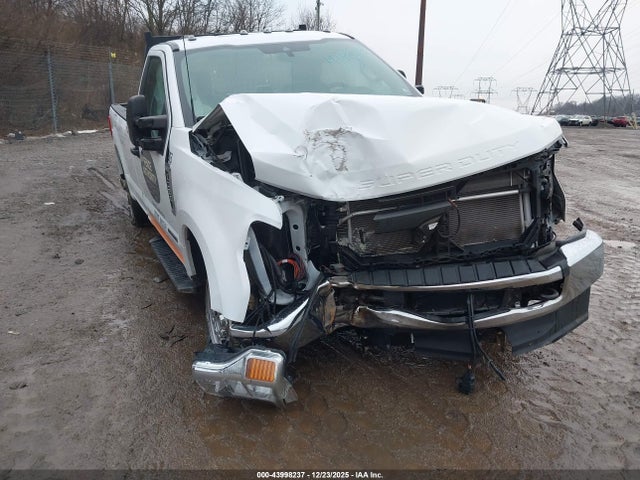 1FTRF3BT5NED37515 Ford F-350 Xl