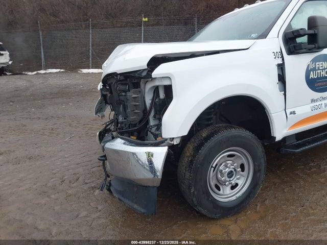 1FTRF3BT5NED37515 Ford F-350 Xl