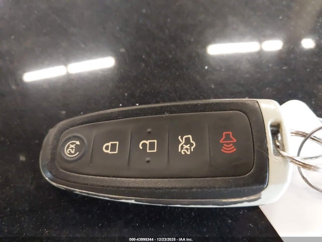1FMCU9J96HUA51098 Ford Escape Titanium