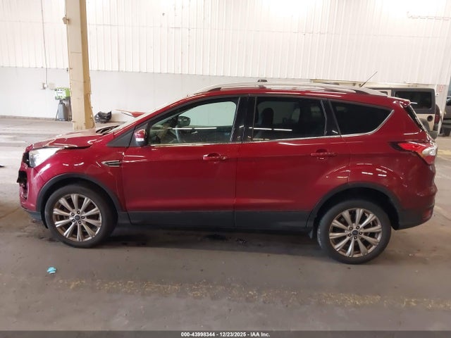 1FMCU9J96HUA51098 Ford Escape Titanium