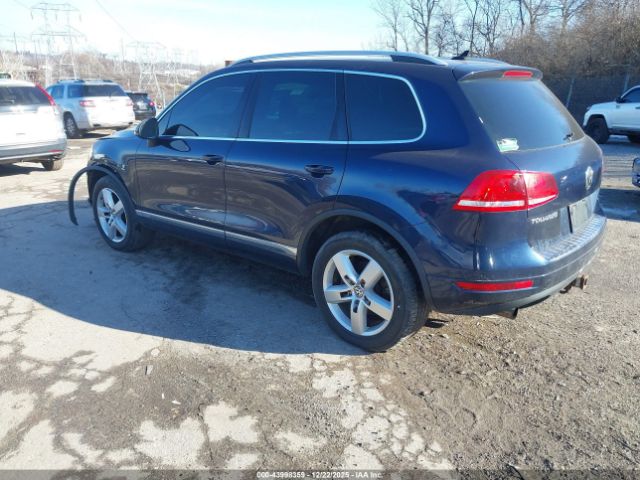 2011 VOLKSWAGEN TOUAREG WVGFK9BP9BD001514 Photo 2