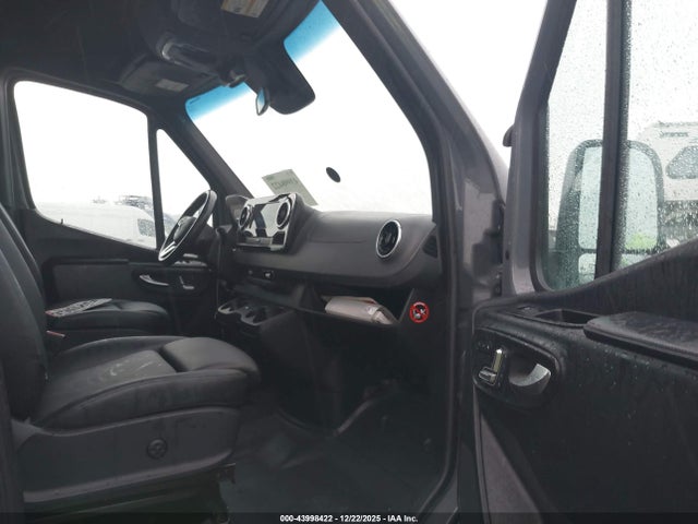 W1W4DBHY0MT044911 Mercedes-Benz Sprinter 2500 Standard Roof I4 Diesel