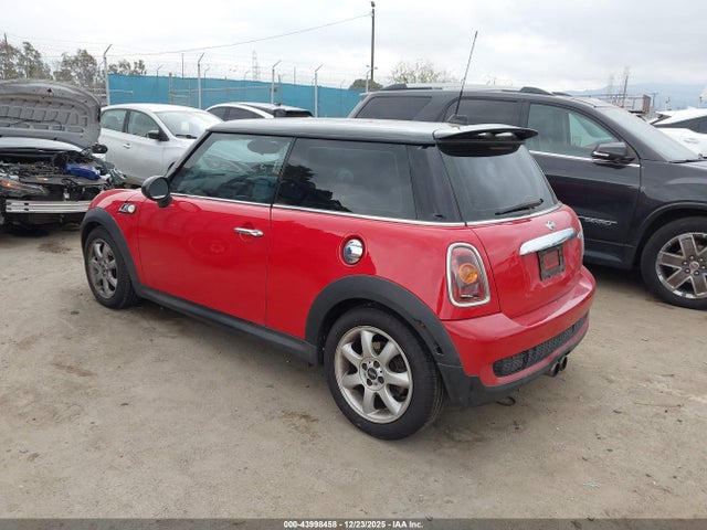2008 MINI COOPER WMWMF73568TV35051 Photo 2