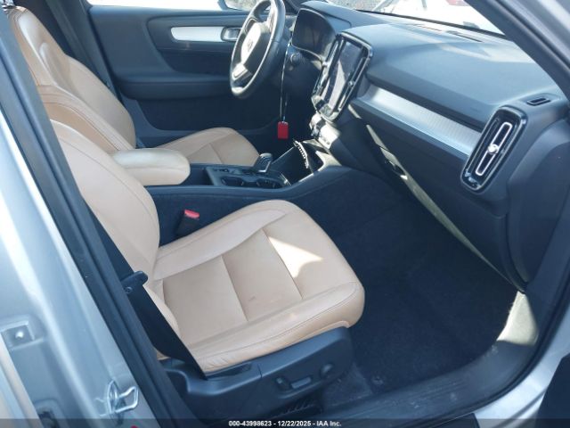 2019 VOLVO XC40 YV4162XZ2K2007667 Photo 4