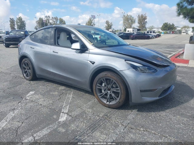 2024 TESLA MODEL Y 7SAYGDED0RA325571