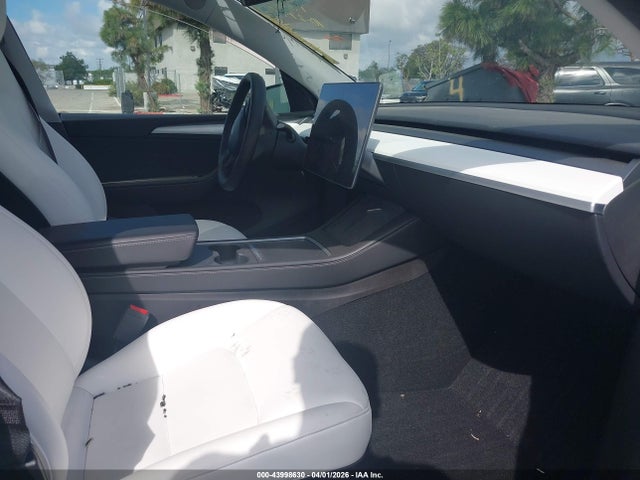 2024 TESLA MODEL Y 7SAYGDED0RA325571 Photo 4