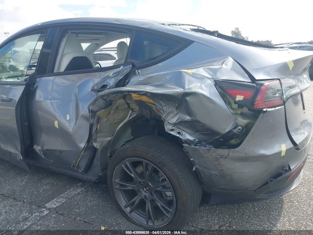 2024 TESLA MODEL Y 7SAYGDED0RA325571 Photo 5
