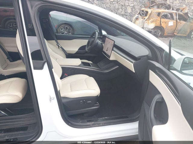 2023 TESLA MODEL X 7SAXCBE6XPF404940 Photo 4