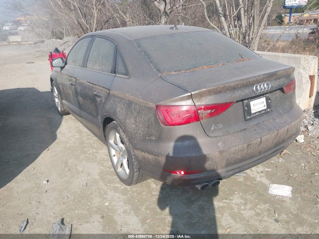 2016 AUDI A3 WAUA7GFF1G1015077 Photo 2