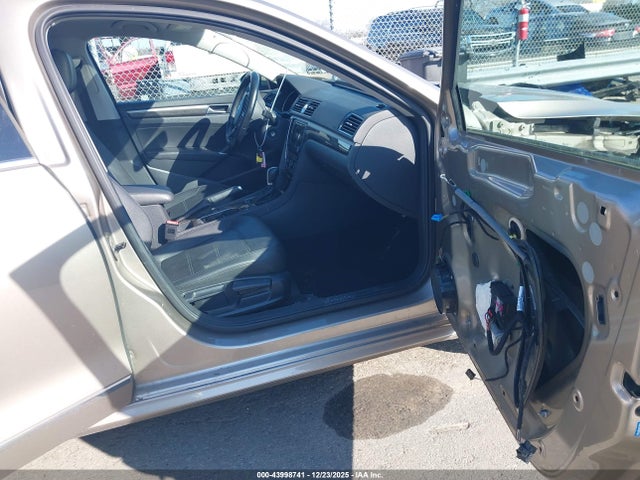 Продаж на аукціоні авто 2016 Volkswagen Passat 1.8t Se, vin: 1VWBT7A3XGC044563, номер лоту: 43998741