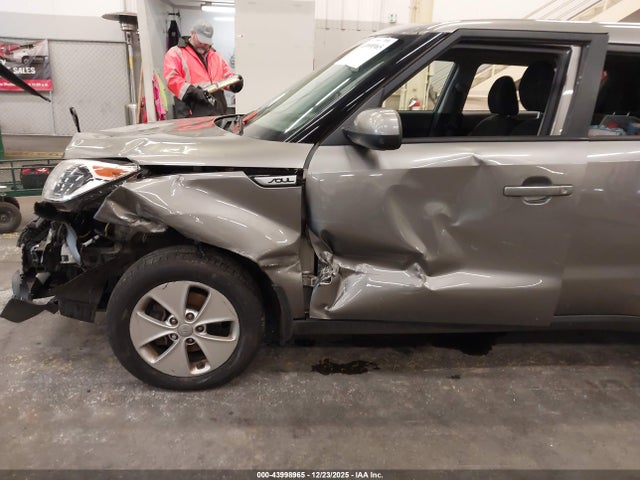 KNDJN2A29F7133423 KIA Soul !