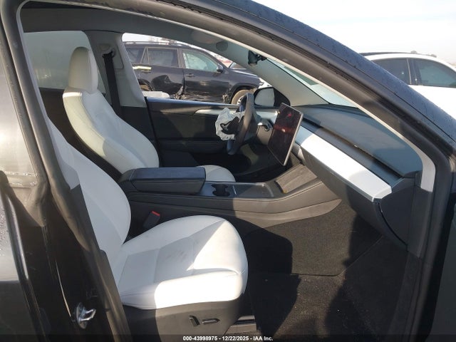 2023 TESLA MODEL Y 7SAYGDEE2PA142811 Photo 4