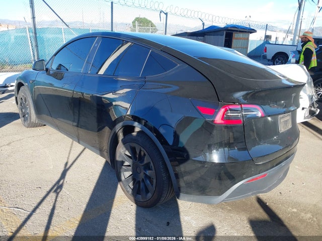 2021 TESLA MODEL Y 5YJYGAED5MF135675 Photo 2