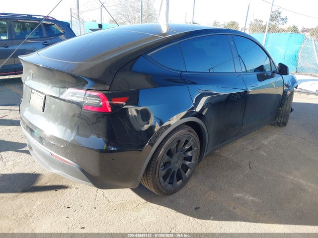 2021 TESLA MODEL Y 5YJYGAED5MF135675 Photo 3