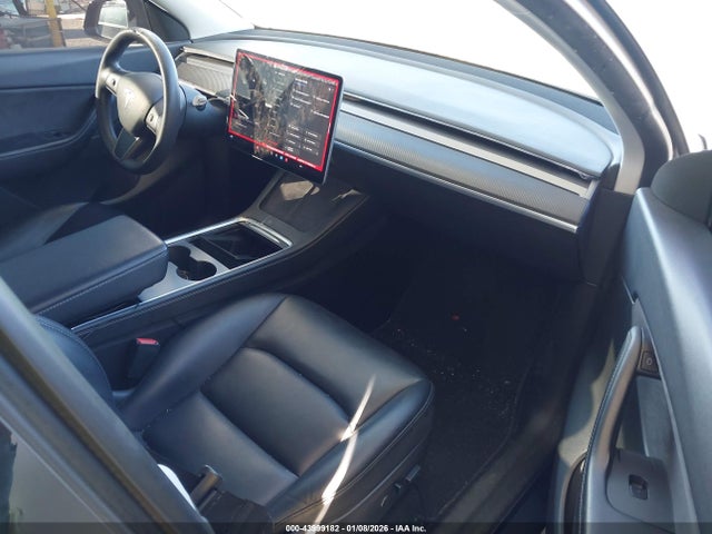2021 TESLA MODEL Y 5YJYGAED5MF135675 Photo 4