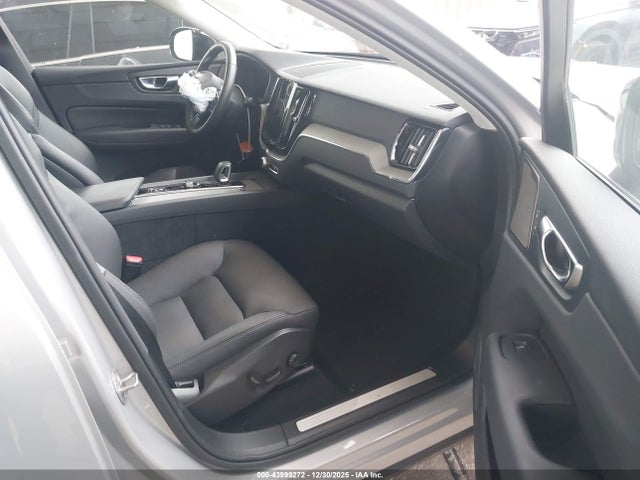 2025 VOLVO XC60 PLUG-IN HYBRID YV4H60RC0S1007619 Photo 4