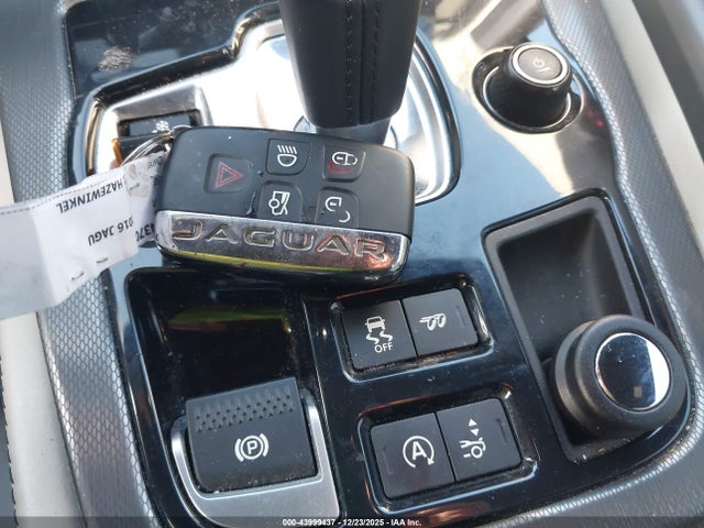 2016 JAGUAR F-TYPE SAJWJ6BV2G8K33166 Photo 10