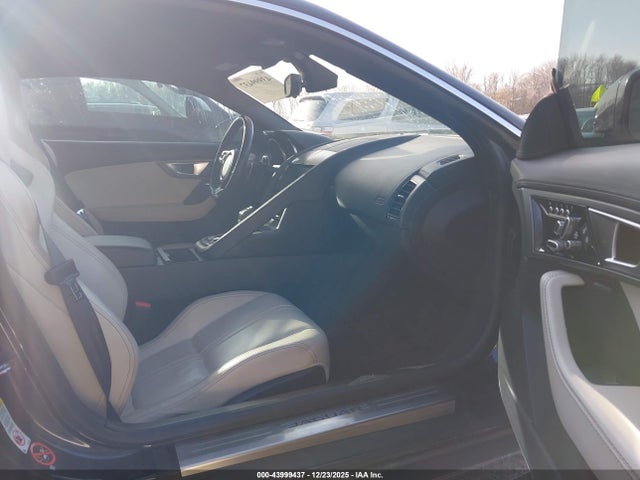2016 JAGUAR F-TYPE SAJWJ6BV2G8K33166 Photo 4