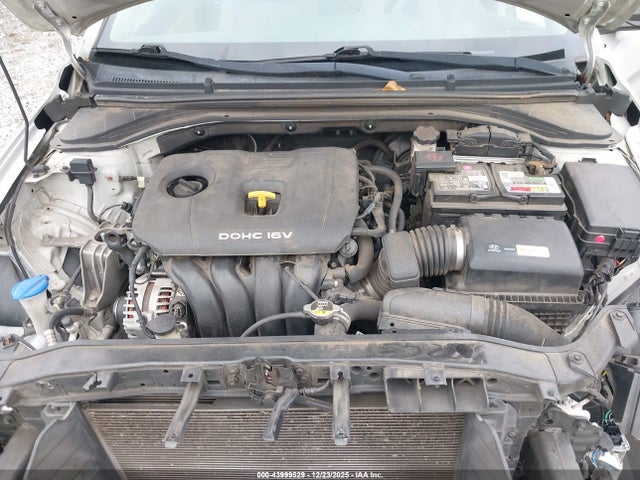 KMHD74LFXHU393834 Hyundai ELANTRA SE