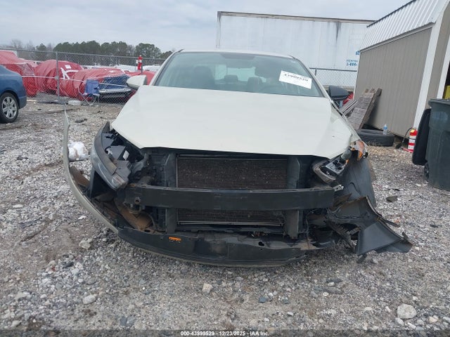 KMHD74LFXHU393834 Hyundai ELANTRA SE