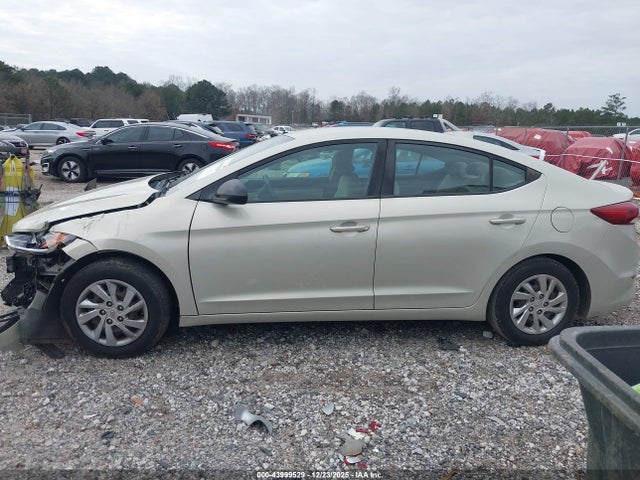 KMHD74LFXHU393834 Hyundai ELANTRA SE