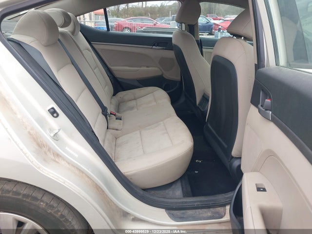 KMHD74LFXHU393834 Hyundai ELANTRA SE