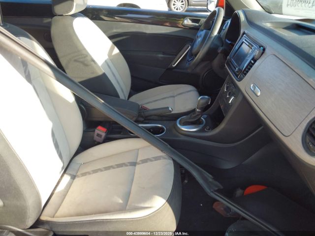 2018 VOLKSWAGEN BEETLE 3VWFD7AT4JM705489 Photo 4