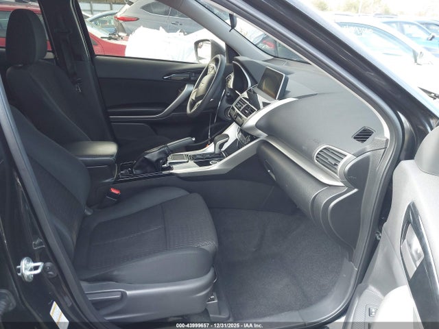 2018 MITSUBISHI ECLIPSE CROSS JA4AT4AA5JZ070627 Photo 4