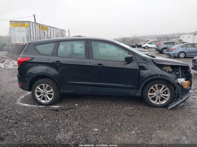 1FMCU0F7XKUC18590 Ford ESCAPE S