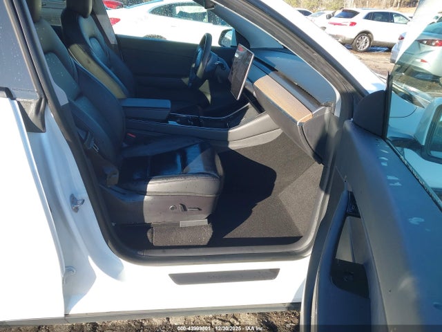 2021 TESLA MODEL Y 5YJYGDEE5MF108132 Photo 4