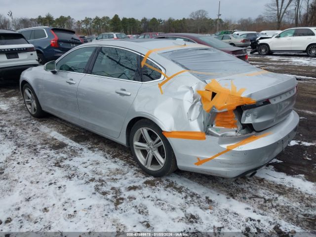 2018 VOLVO S90 LVY982MK0JP028664 Photo 2