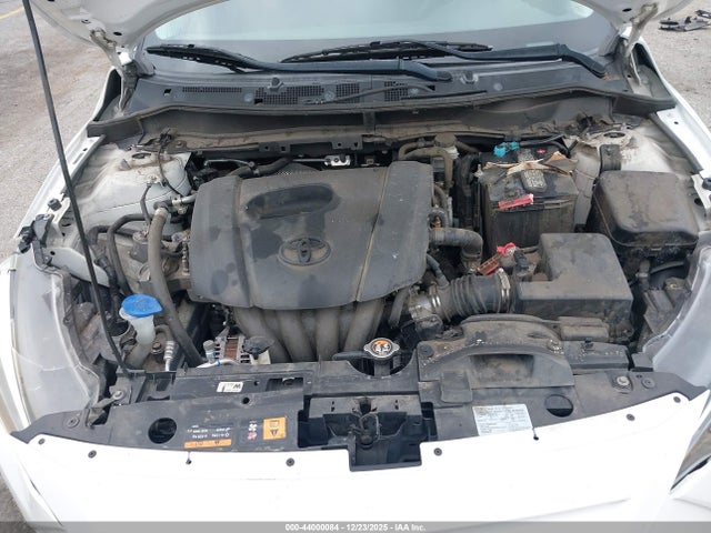 3MYDLBYV8KY502060 Toyota YARIS LE