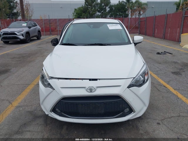 3MYDLBYV8KY502060 Toyota YARIS LE
