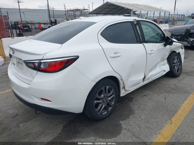 3MYDLBYV8KY502060 Toyota YARIS LE
