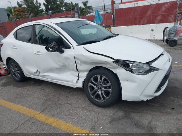 3MYDLBYV8KY502060 Toyota YARIS LE