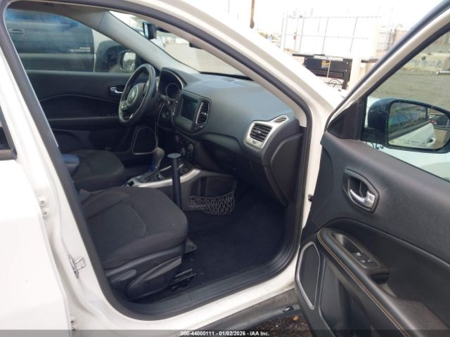 2019 JEEP COMPASS 3C4NJCAB9KT613535 Photo 4