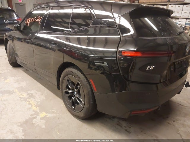 2025 BMW IX WB523CF0XSCS21451 Photo 2