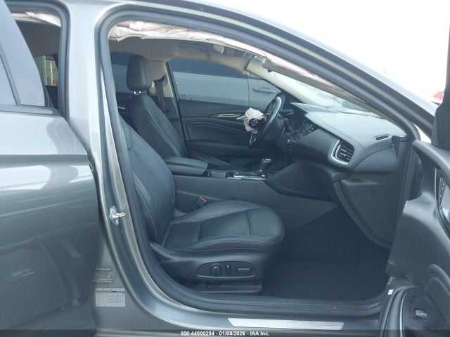 W04GP6SX5J1146410 Buick Regal Sportback Essence