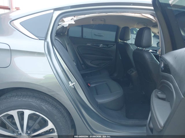 W04GP6SX5J1146410 Buick Regal Sportback Essence