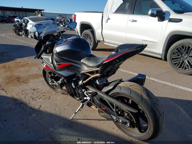 2022 BMW S 1000 WB10E2301N6F88259 Photo 2