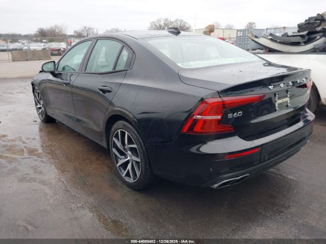 2019 VOLVO S60 7JRA22TK4KG008962 Photo 2