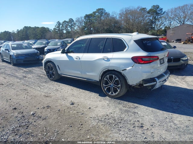 2019 BMW X5 5UXCR6C52KLL08705 Photo 2