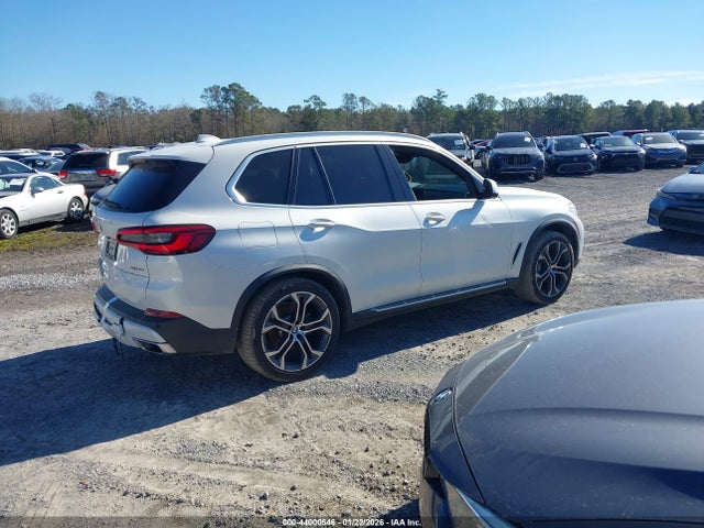 2019 BMW X5 5UXCR6C52KLL08705 Photo 3