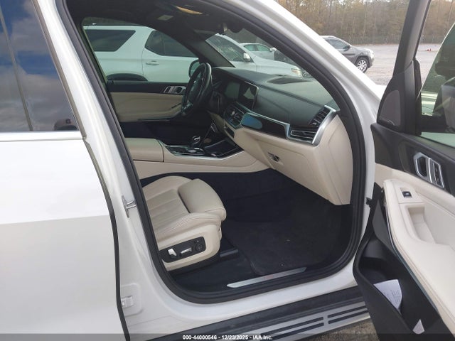 2019 BMW X5 5UXCR6C52KLL08705 Photo 4